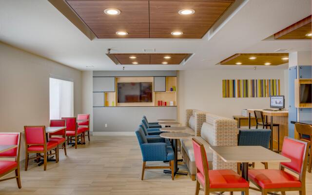 Holiday Inn Express Hotel & Suites Oklahoma City - Bethany, an IHG Hotel