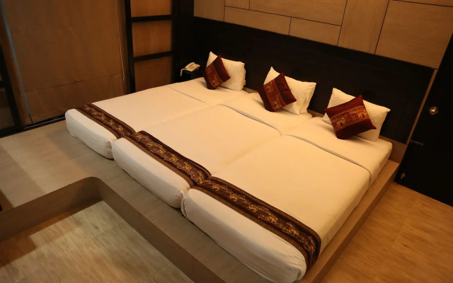 Boss Suites Nana Hotel