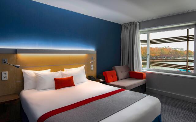 Holiday Inn Express Paris-Canal de la Villette, an IHG Hotel