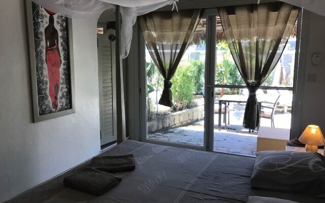 Wonderful Poolside Bungalow Perfect for 2 People