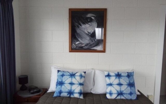 Redwood Lodge Motel