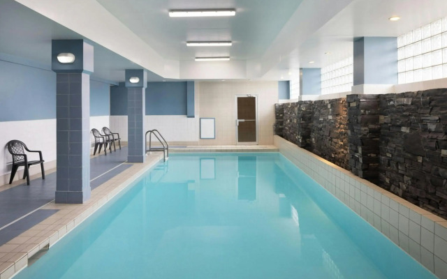 Four Points by Sheraton Edmonton South