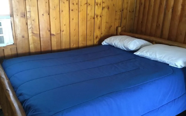 Pines Motel
