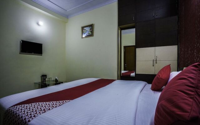 OYO 22533 Hotel Sunrise Blue