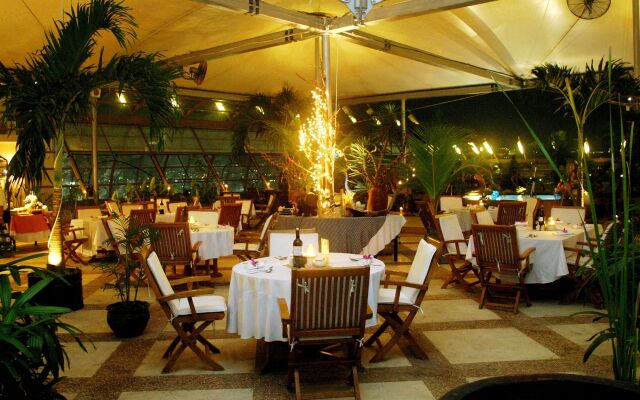 Grand Arkenso Parkview Hotel