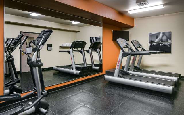 Country Inn & Suites by Radisson, Madison West, WI