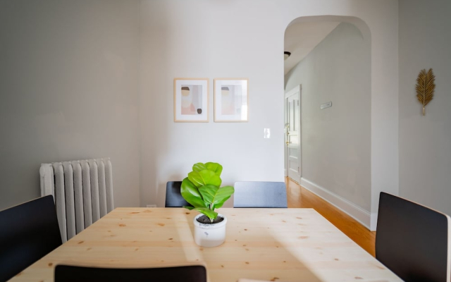 2BR Apt in Lively Ngbrhood Wrigley Field