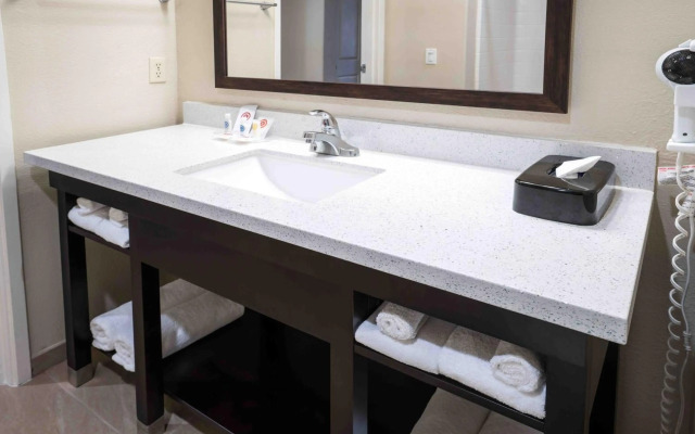 Comfort Suites Fresno River Park