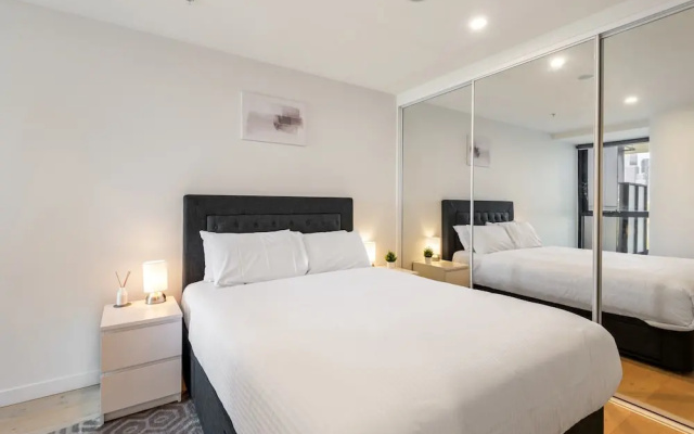 City Views & Inner-north Cool at Your Door – Guest Rooms – Melbourne