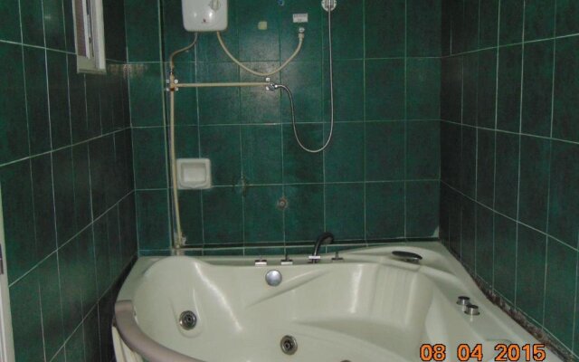 RedDoorz @ Clarkview 21st Street Angeles City