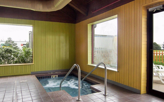 Super 8 by Wyndham Sturtevant/Racine