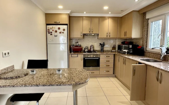 Wonderful 3 bed Duplex in Sought After Prime Community