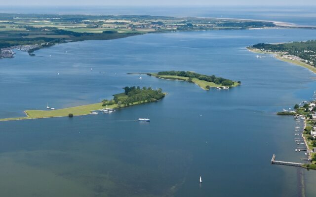 Brilliant Bungalow in Kamperland by the Lake