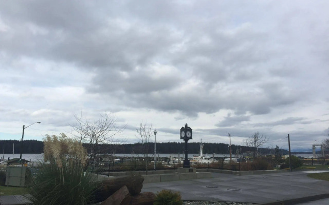 McNeills Inn on the Harbour Front