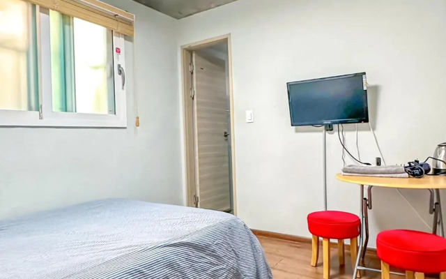 KW Hongdae Line Hostel