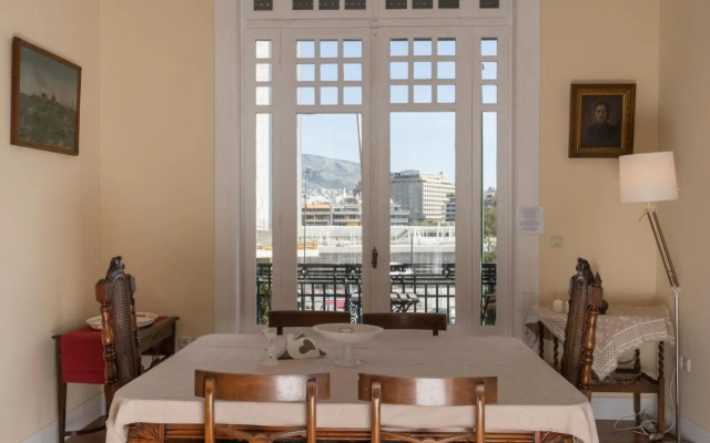 1930's neoclassical apt in the heart of Athens