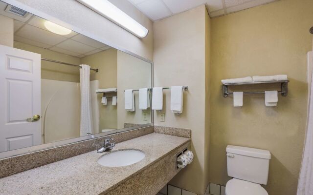 Econo Lodge Inn and Suites