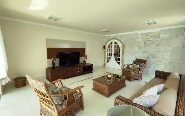 Villa Amarela