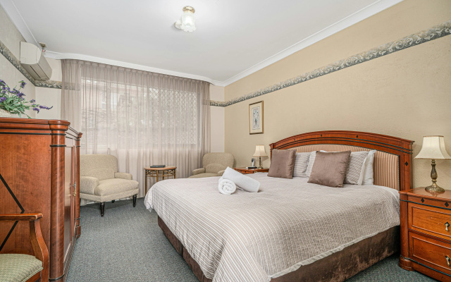 Cotswold Gardens – Guest Rooms – Armidale