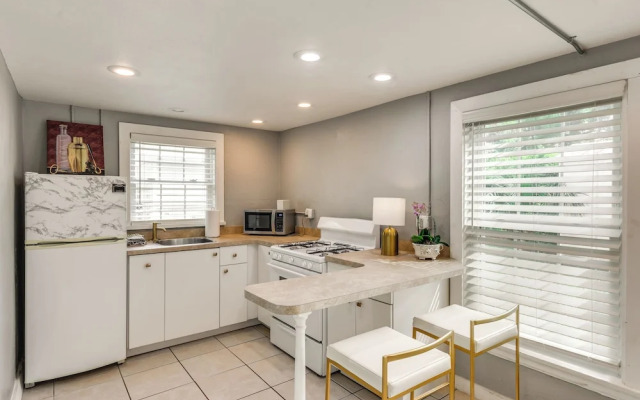 2 Mi to Dtwn Pensacola: Dog-friendly Apartment