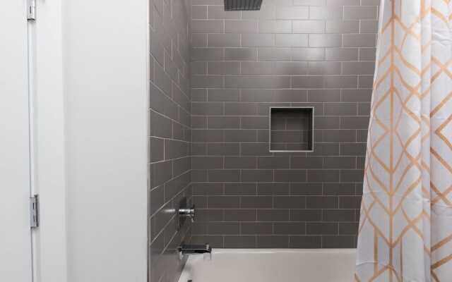 Domio Sylvan Park Stunning 8BR 2 Houses