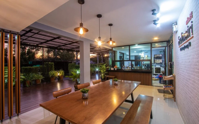 Salinsiri at Lat Krabang