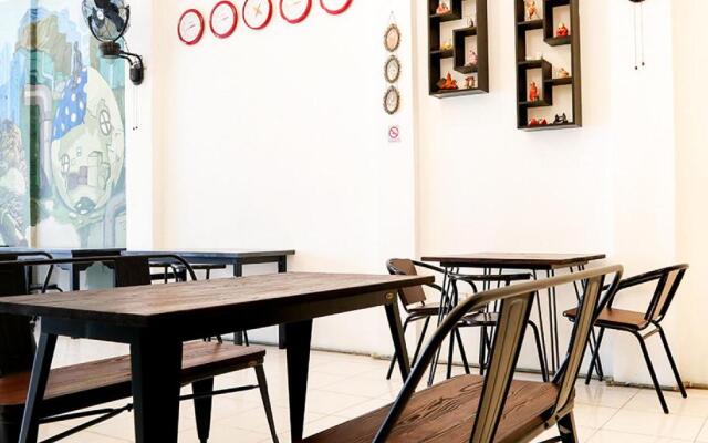 OYO 1191 Monalisa Residence And Cafe