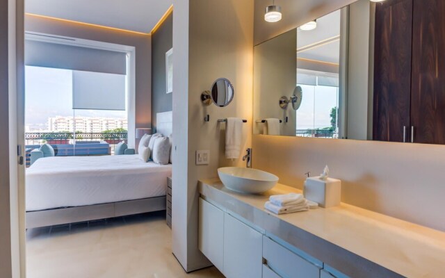 Pier 57 Penthouse 703 Romantic Zone Spectacular Ocean Views