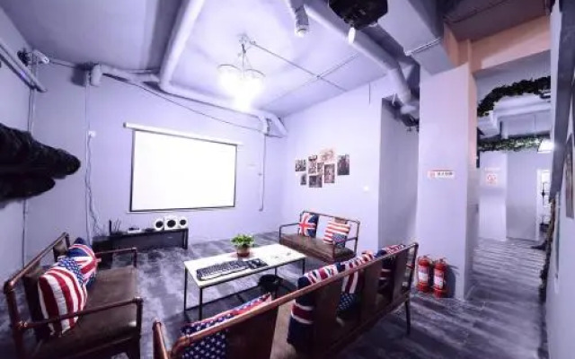 Harbin Longmen Capsule Youth Hostel