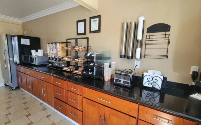 Marinwood Inn & Suites