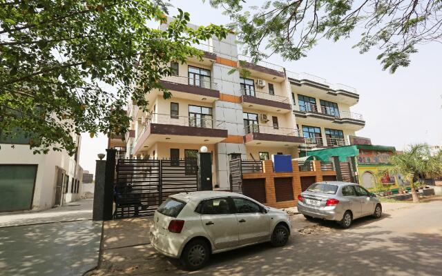 OYO 14015 Diamond Stays