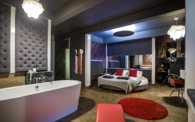 Yourplace Romantic Apartment with private patio