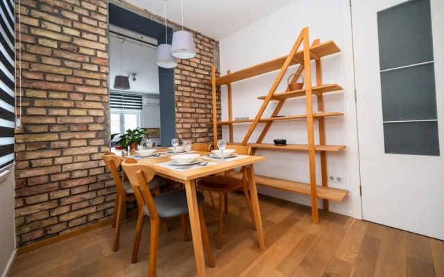 Design 1bdr Apartment With City View