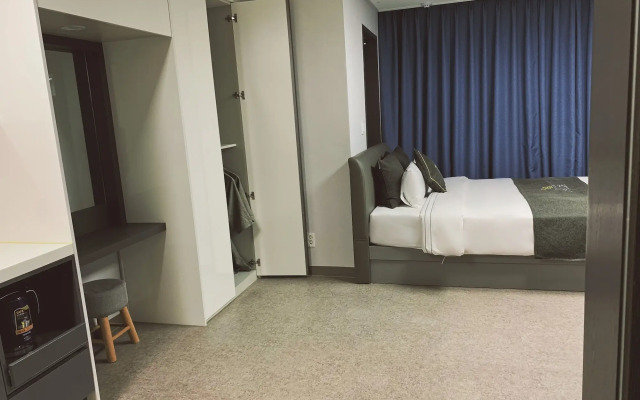 Shine Hotel