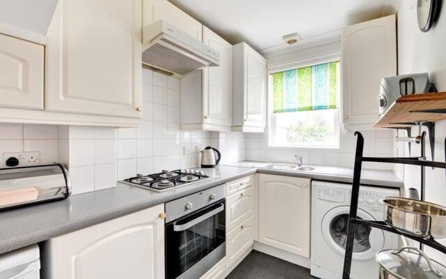 Serene Holiday Home in Hove With Garden