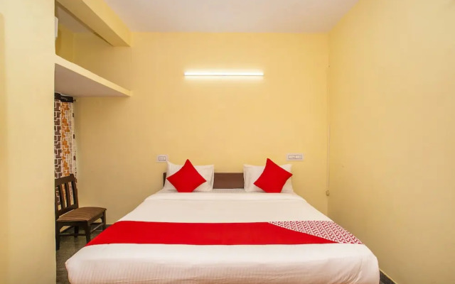 OYO 17136 Hotel Chinmayee Inn