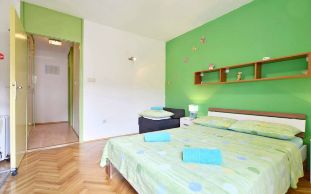 Apartment Sunce - in center with parking: A1 Omis, Riviera Omis