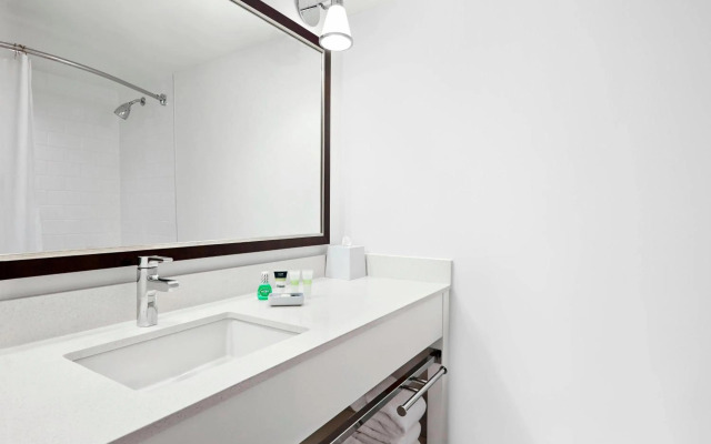 Four Points by Sheraton Edmonton South