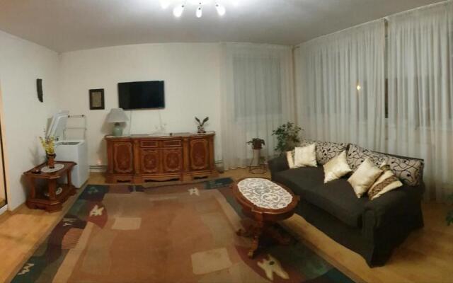Apartament 4 camere faleza nord