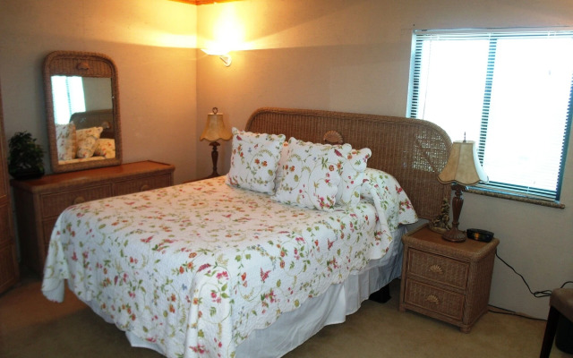 Club Regency in Regency Towers