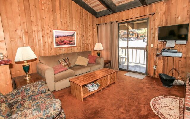Ski In Ski Out 2 - 2 Br condo by RedAwning