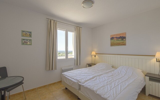 Modern Villa in Saumane-de-Vaucluse with Swimming Pool