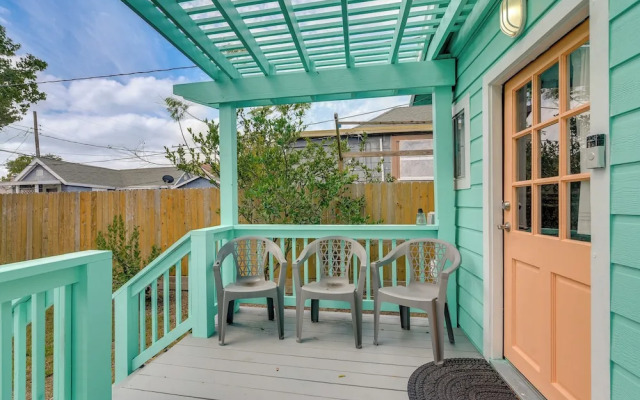 Galveston Vacation Rental: Deck & Central Location