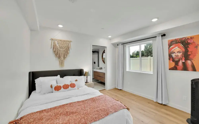 Brand-New Chic Nest In Prime Location