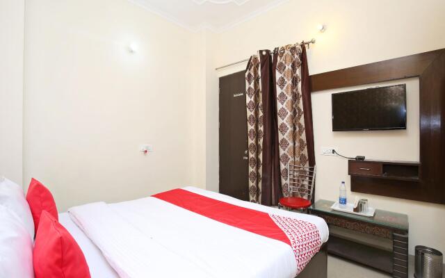 OYO 16697 Hotel Randhawa