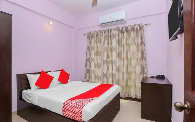 OYO 18600 Krish Lakeside Comforts
