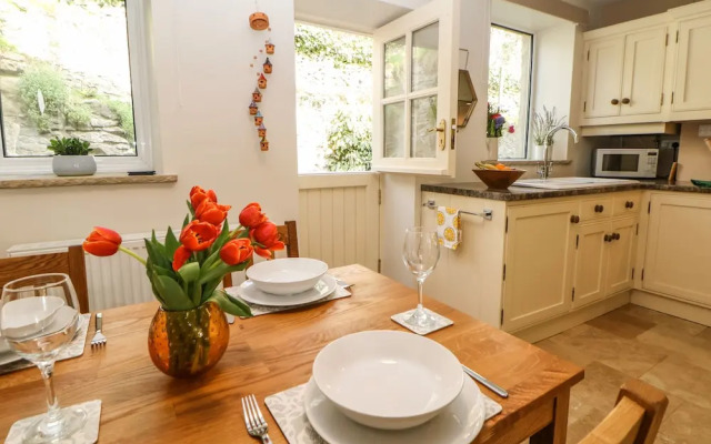 4 Alma Road