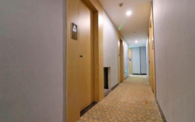 Zsmart Hotel (Shanghai Shangnan Road Subway Station)