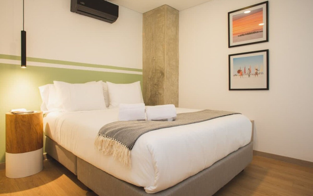 Amazing w Balcony 3 BR in Laureles Medell n