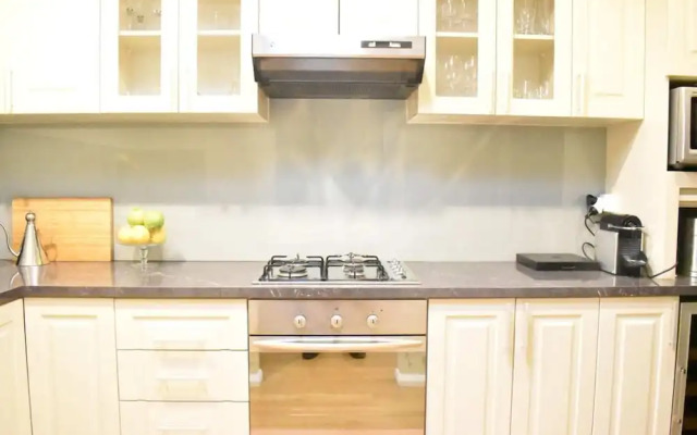 Professionally Cleaned 2bdr Villa, Great Location